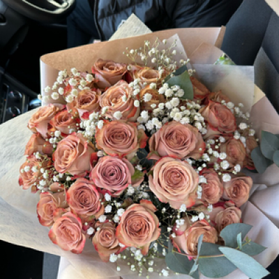 Absolute cappuccino - With these beautiful longlasting cappuccino roses give an extraordinary look and fill your day with joy and energy